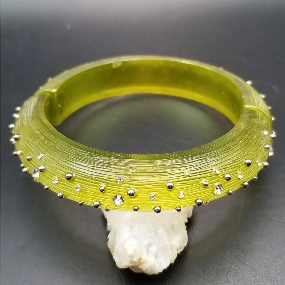 Mellow yellow saucy bracelet bangle. B504